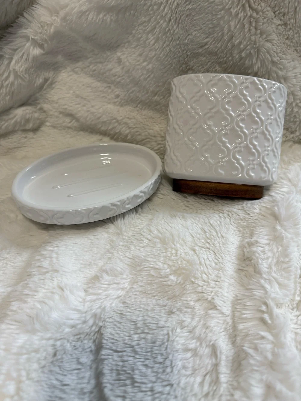 White Ceramic Bathroom Set - Quatrefoil Soap Dish & Toothbrush Holder
